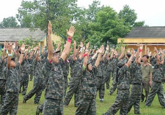 EM TẬP LÀM BỘ ĐỘI