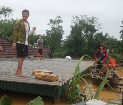 CHĂM LO ĐỜI SỐNG NGƯỜI DÂN VÙNG LŨ