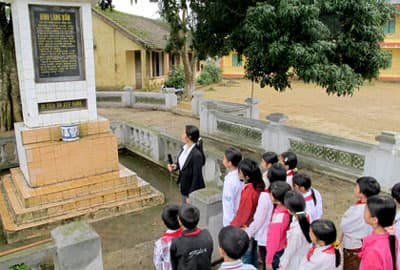 THĂM DI TÍCH, HỌC LỊCH SỬ CÁCH MẠNG