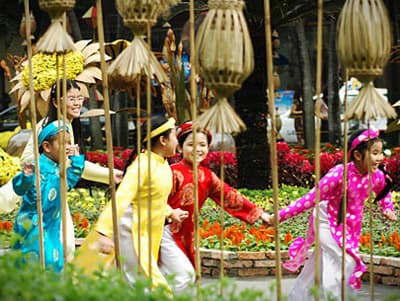 ĂN TẾT VÀ CHƠI TẾT