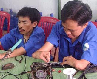 HỖ TRỢ NGƯỜI KHUYẾT TẬT HÒA NHẬP CỘNG ĐỒNG