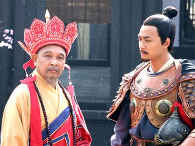 "HƯ CẤU” HAY “BÓP MÉO” ?