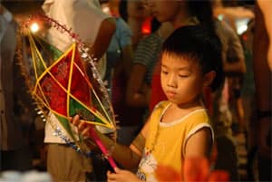 VUI TRĂNG RẰM, KHÔNG KỂ GIÀU NGHÈO