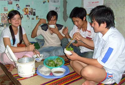 CHĂM LO ĐỜI SỐNG CÔNG NHÂN