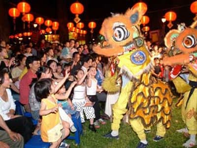 NGƯỜI LỚN TRÔNG TRĂNG