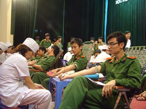 THẦY THUỐC TRẺ LÀM THEO LỜI BÁC