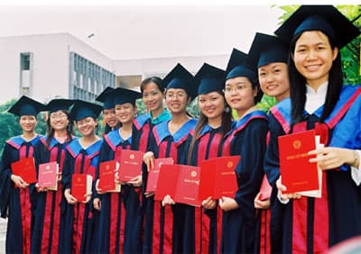 TRÍ THỨC TRẺ TRƯỚC "BA CÁNH CỔNG"
