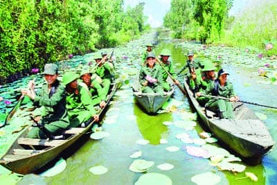 Câu cá "bất đắc dĩ" giữa rừng U Minh