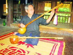 Thầy giáo bảy mươi tuổi dạy hát then miễn phí