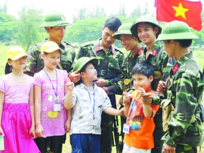 Tắm biển và "tắm" môi trường quân ngũ