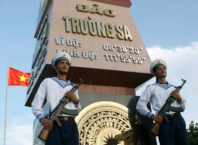 VÌ TRƯỜNG SA VỮNG MẠNH, GIÀU ĐẸP