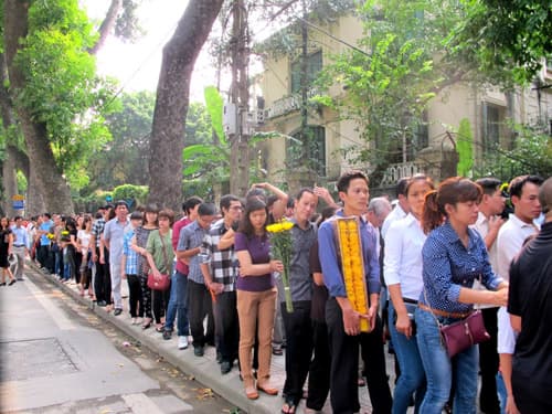Dòng người đổ về nhà riêng, quê hương, Kính viếng Đại tướng Võ Nguyên Giáp!