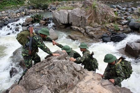 Đón Tết trên đường biên