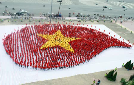 “Mỗi trái tim-một ngọn lửa anh hùng”