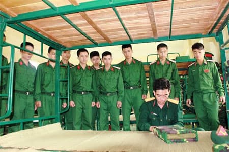 GIÚP CHIẾN SĨ MỚI HÒA NHẬP VỚI MÔI TRƯỜNG QUÂN ĐỘI