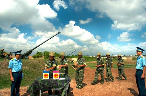 Thực hiện quyền và nghĩa vụ công dân tại vị trí sẵn sàng chiến đấu