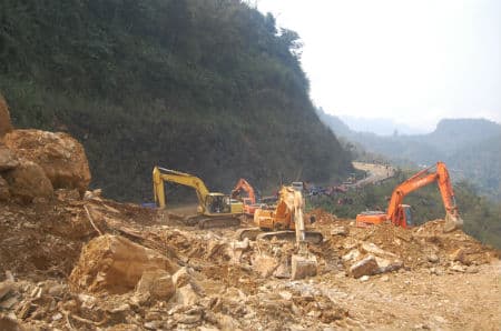 Tích cực triển khai các biện pháp giải quyết vụ sạt lở đất tại Mai Châu