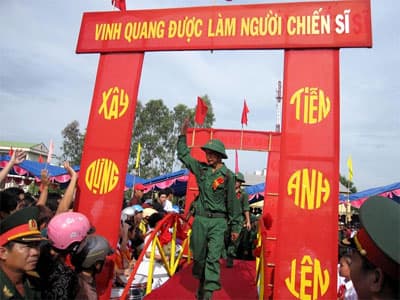 NÂNG CAO Ý THỨC BẢO VỆ TỔ QUỐC CHO THANH NIÊN