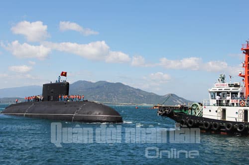 Tàu ngầm Kilo 184 Hải Phòng cập cảng Cam Ranh
