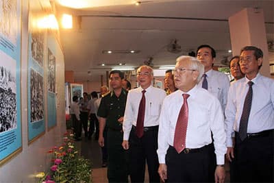 Triển lãm ảnh "Thành phố Hồ Chí Minh - 40 năm đổi mới, phát triển và hội nhập"