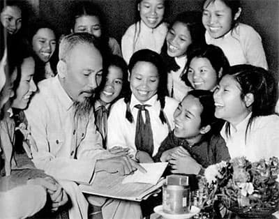 CẢM NHẬN VỀ BÁC HỒ QUA MỖI THƯỚC PHIM