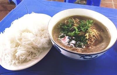 Thưởng thức canh măng mực ở  Bát Tràng