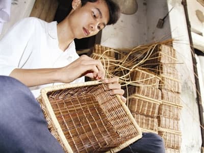 CHẮP CÁNH CHO HỌC TRÒ NGHÈO