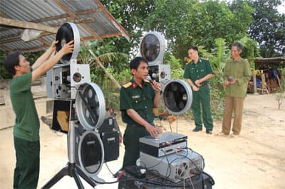 "Cõng" phim về bản