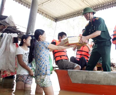 Chuyến hàng cứu trợ đầu tiên