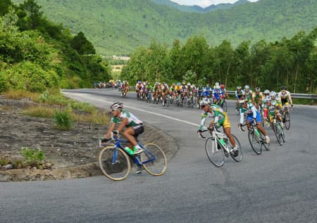 Chặng 4 cuộc đua xe đạp “Về Trường Sơn 2012”: Thử thách đèo Ngang
