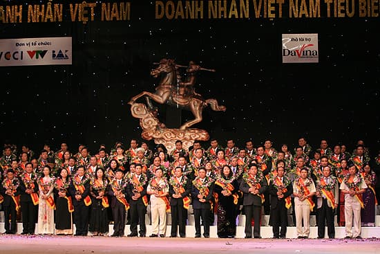 DOANH NHÂN – NGƯỜI LÍNH XUNG KÍCH