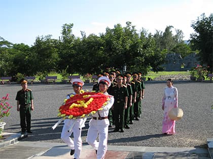 Hình ảnh hoạt động kỷ niệm 65 năm Ngày Thương binh-Liệt sĩ