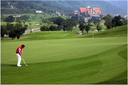 SÂN GOLF: CÔNG HAY TỘI?