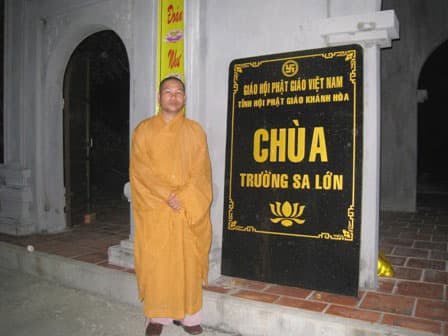 VIÊN ĐÁ TRƯỜNG SA VÀ LÒNG YÊU NƯỚC
