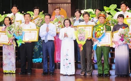 Làm theo Bác để xây dựng Thành phố văn minh, hiện đại, nghĩa tình