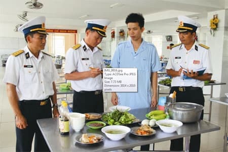 Chủ động giữ vững và nâng cao chất lượng bữa ăn bộ đội