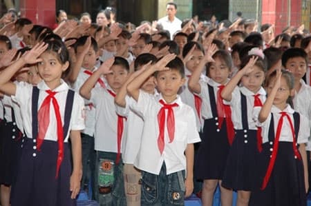 THIÊNG LIÊNG NGHI LỄ CHÀO CỜ