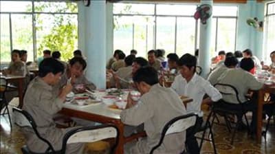 CHĂM LO BỮA ĂN CHO NGƯỜI LAO ĐỘNG