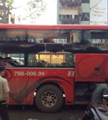 NÉM ĐÁ XE KHÁCH, KHÔNG THỂ COI LÀ TRÒ ĐÙA